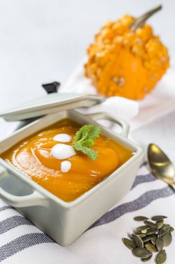 Kase üzerinde krem kabak