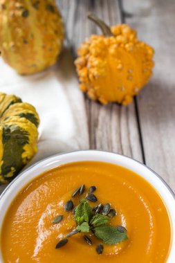 Kase üzerinde krem kabak