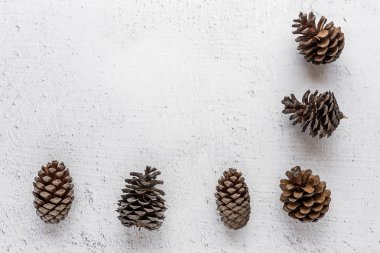 Noel süslemeleri ve hediye kutuları ahşap b arka plan