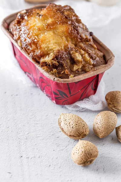 Ev yapımı kek tarçın ve badem