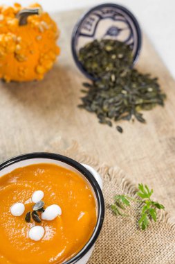 Kase üzerinde krem kabak