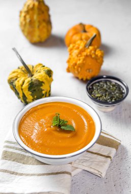 Kase üzerinde krem kabak