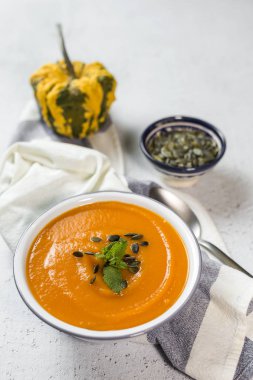 Kase üzerinde krem kabak