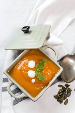 Kase üzerinde krem kabak