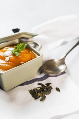 Kase üzerinde krem kabak