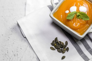 Kase üzerinde krem kabak