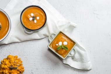 Kase üzerinde krem kabak