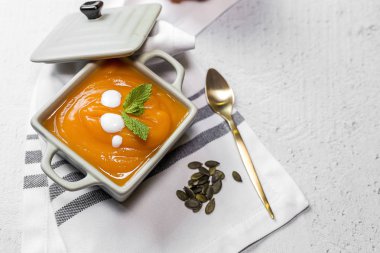 Kase üzerinde krem kabak