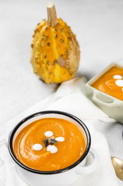 Kase üzerinde krem kabak