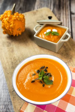 Kase üzerinde krem kabak