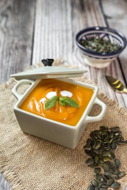 Kase üzerinde krem kabak