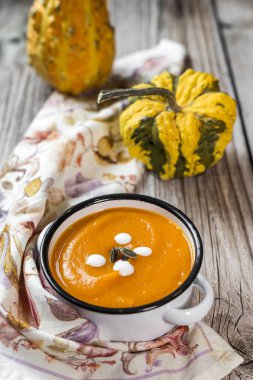 Kase üzerinde krem kabak