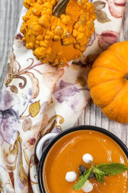 Kase üzerinde krem kabak