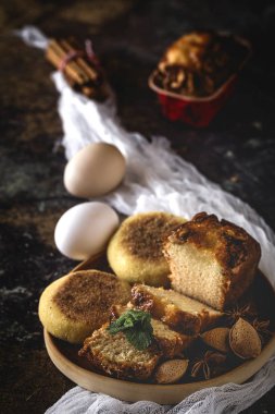 Ev yapımı kek tarçın ve badem