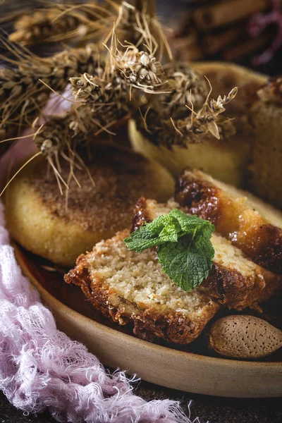 Ev yapımı kek tarçın ve badem