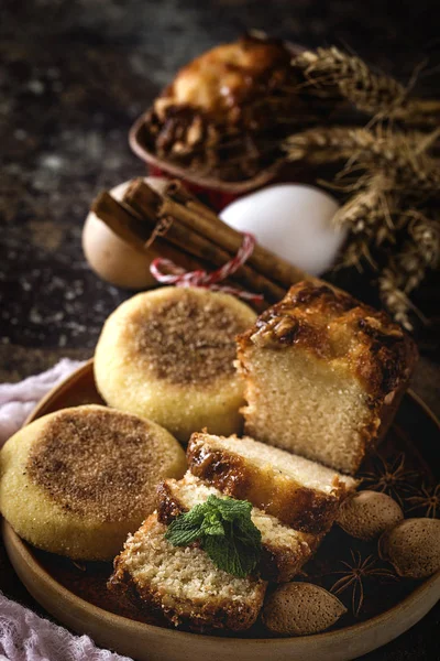 Ev yapımı kek tarçın ve badem