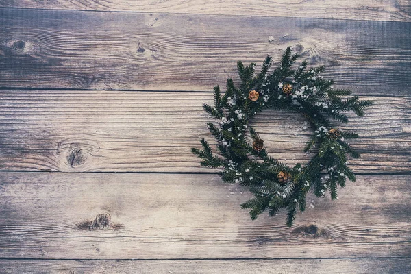 Fondo de Navidad con decoraciones y cajas de regalo en madera b — Foto de Stock