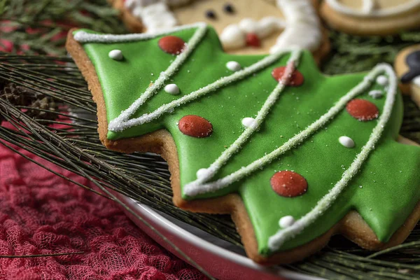 Tahta masada Noel kurabiyeleri