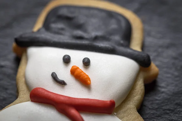 Biscuits de Noël sur table en bois — Photo