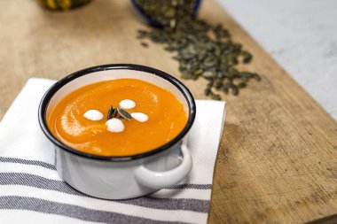 Kase üzerinde krem kabak