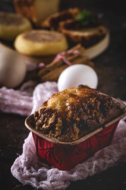 Ev yapımı kek tarçın ve badem