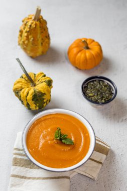 Kase üzerinde krem kabak