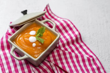 Kase üzerinde krem kabak