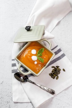 Kase üzerinde krem kabak