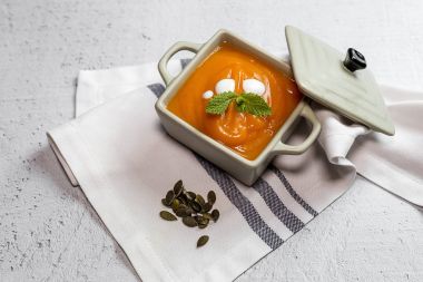 Kase üzerinde krem kabak