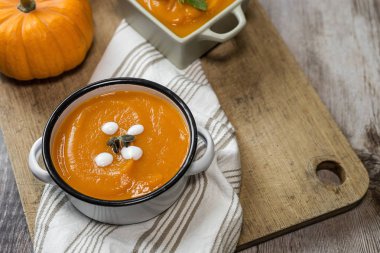 Kase üzerinde krem kabak