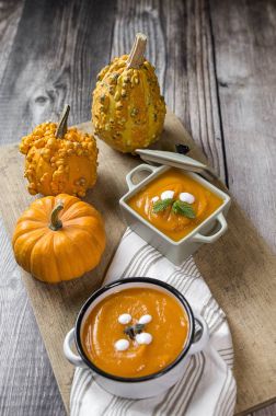 Kase üzerinde krem kabak