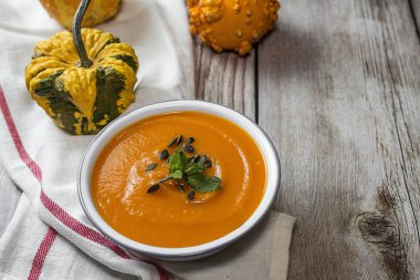 Kase üzerinde krem kabak