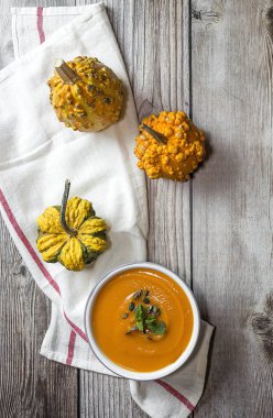 Kase üzerinde krem kabak