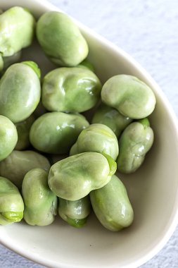 Bezelye ve fasulyeli yeşil sebze kremalı çorba.