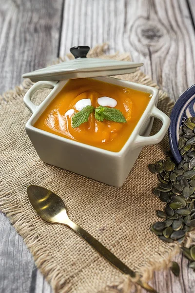 Kase üzerinde krem kabak