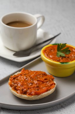 Farklı pates ile kızarmış ekmek.