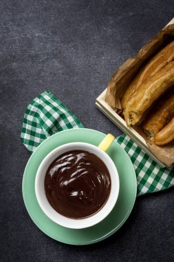 Churros sıcak çikolata ile
