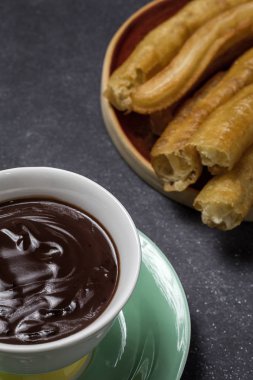 Churros sıcak çikolata ile