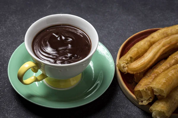 Churros sıcak çikolata ile