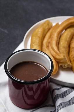 Churros sıcak çikolata ile