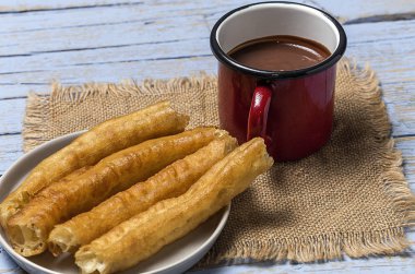 Churros sıcak çikolata ile