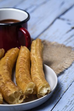 Churros sıcak çikolata ile