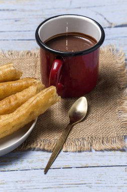 Churros sıcak çikolata ile