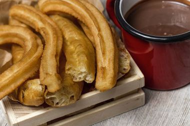 Churros sıcak çikolata ile