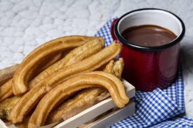 Churros sıcak çikolata ile