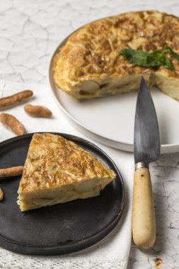 Lezzetli patates omlet 