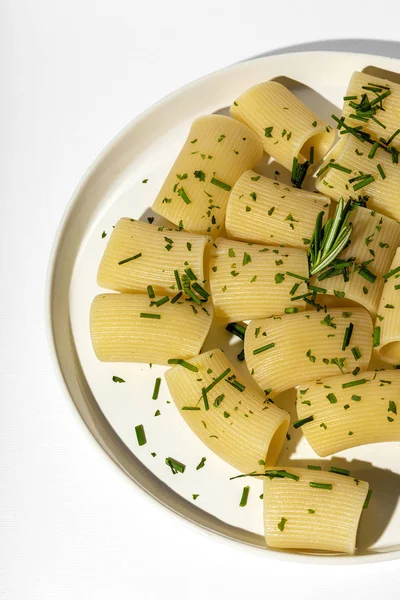 Homemade Italian pasta with aromatics herbs — Stock Photo, Image