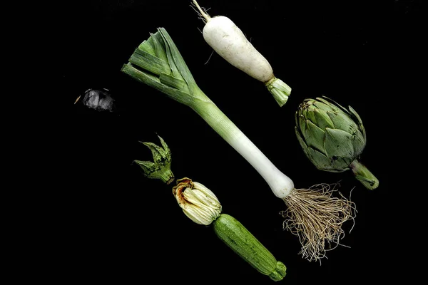 Fresh vegetables knolling composition on white background — Stock Photo, Image