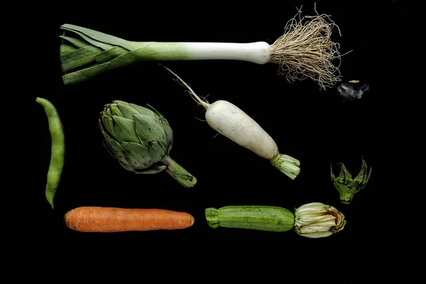 Frisches Gemüse knolling Zusammensetzung auf weißem Hintergrund — Stockfoto