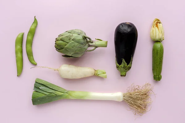 Frisches Gemüse knolling Zusammensetzung auf weißem Hintergrund — Stockfoto